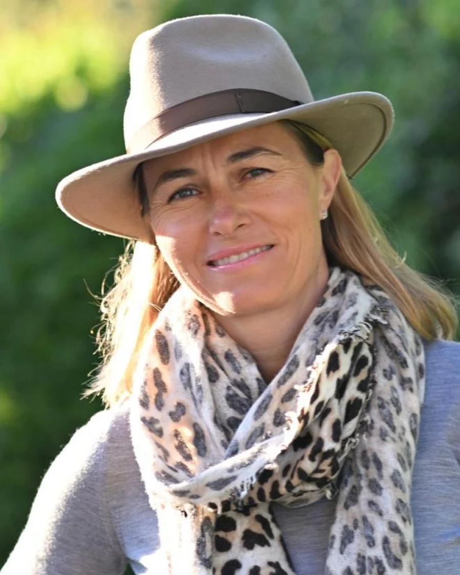 Retrato de Ximena Trillo con gorro